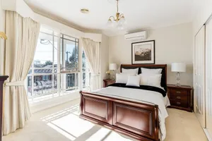 Image of Comfort Private room with queen bed & study