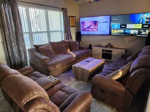 Image of Fun house with Games, Mini Arcade, Laser lights.  Sleeps 10!
