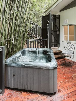 Image of Possums Retreat - Private Spacious Cottage with Hydrotherapy Spa