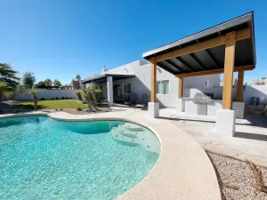 Image of 2 king size beds, Heated pool, Patio.& grill & Fast.Wi-Fi