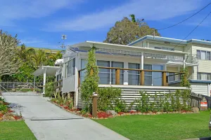 Image of BEAUTIFUL BEACH COTTAGE IN THE CENTRE OF TOWN