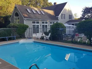 Image of Relaxing private poolside retreat 5 minutes from the beach!
