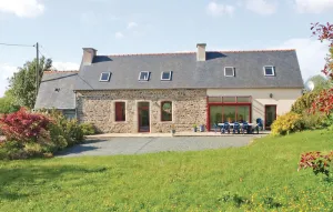Image of 4 bedroom stunning home in Tredarzec