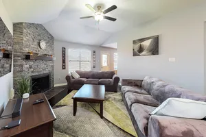 Image of Cozy Pearland Getaway Home! Large backyard w\/patio! 5 STAR REVIEWS.