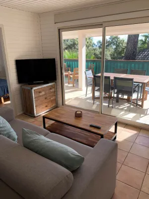 Image of Chalet 6p dans un parc résidentiel dans le Golfe de Saint Tropez (in a park in the Gulf of Saint Tropez)