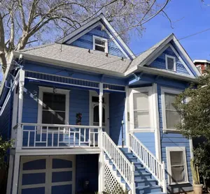 Image of Artsy Victorian by Downtown 3B2B w\/ Parking & Wifi