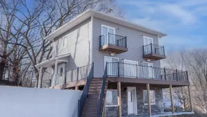 Image of Quaint house on the bluffs overlooking the  scenic Missouri River.