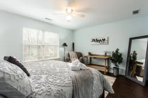 Image of Rustic-Industrial Vibe\/MARTA\/Good Eats\/Sleeps 6