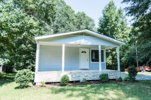 Image of Pleasant, Bright 3 Bedroom Cottage