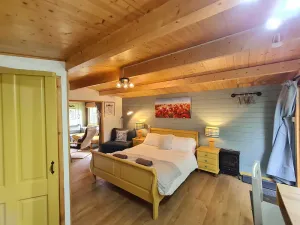Image of Family size wilderness style cabin just off the A1