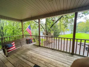 Image of Reel'em Inn is  a cozy river front fishing cottage on the Cashie River.