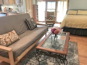 Image of Sunny studio apartment close to downtown