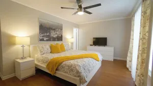 Image of Spacious-3 Level Townhome\/NorthHills\/Pets