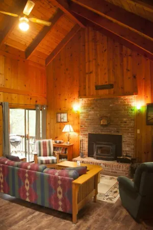 Image of De's Cottage on the River, A Quiet Getaway from the Everyday World