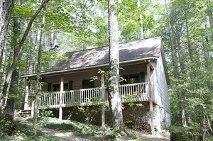 Image of Clean, Secluded yet Convenient to Town, Well Stocked Cabin in the Woods! Wi-fi!