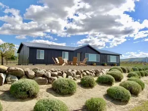 Image of Tinte Red Mountain Retreat: Wine Country home nestled in the vineyards