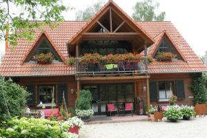 Image of Cozy bright large vacation apartment in a wooden house