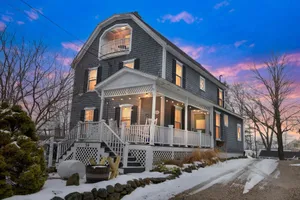 Image of Main House - 3 Story 5 Bed/ 3 Bath - Wolfeboro