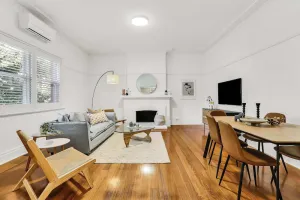 Image of Large 3 Bed Art Deco Apartment in Camberwell