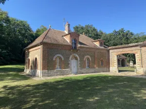 Image of Country house next to a golf course, in the Fontainebleau region.