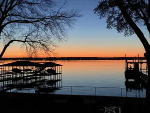 Image of Sunset View, fully fenced yard, dog friendly
