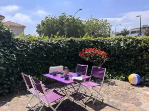 Image of Appartement T2 avec Terrasse et Parking Privé à 300m de Port Fréjus - FR-1-226A-58