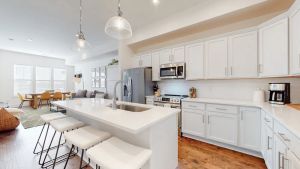 Image of Chic Townhome w\/ Rooftop. Your Nashville Haven! Near All Music City has to Offer