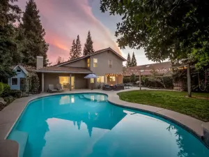 Image of Clovis House, Pool, Fire Pit, BBQ, Playhouse, 3\/2.5