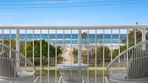 Image of Longbeach 6 - Beachfront Bilinga - Min. 3 night stays!