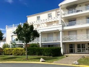 Image of Appartement avec jardin, piscine et parking, près de la mer - FR-1-494-3