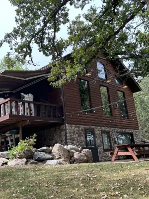 Image of Secluded Lakefront Lodge in Iowa's Great Lakes