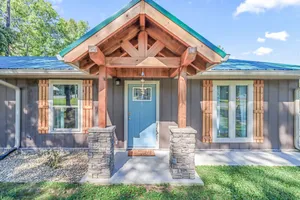 Image of Relaxing, family friendly lodge by the lake.