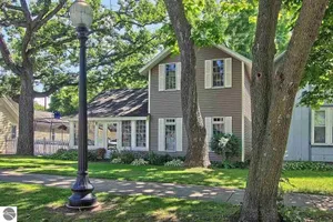 Image of TC TWO OAKS Home \/ Minutes walk to Downtown & Beach