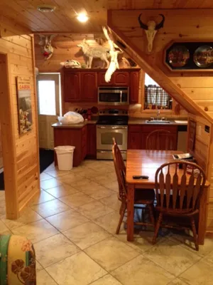 Image of Sportsman's cabin near the Missouri River
