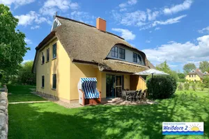 Image of Familienfreundliches Reetdachhaus Weissdorn 2