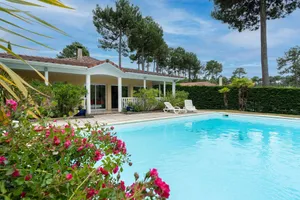 Image of Swimming pool villa for 8 in Lacanau