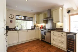 Image of Air Maison - Stunning House in Clanfield Family and Remote Workers Friendly
