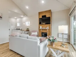 Image of Enchanting Private Treetop Hideaway-Memory Maker-Lakeview-Jacuzzi Tub