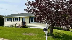 Image of Ranch home with 3 bedrooms upstairs and 1 down. Refurnished June of 2022