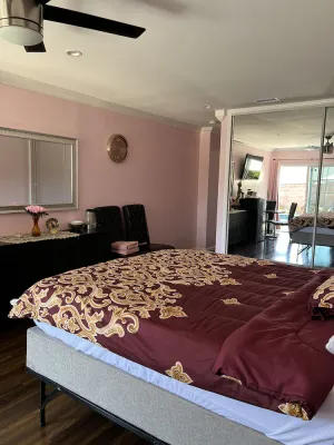 Image of Luxury guest suite with private entry and pool view.Sleeps 2 . Near CSUN.