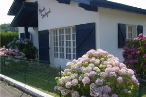 Image of Charming quiet apartment in Villa with garden