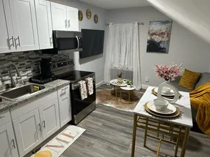 Image of Cheerful 2 Bedroom Apartment