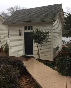 Image of Guest House steps away from the hisoric Oxford Square and Ole Miss!