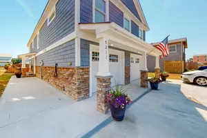Image of Modern ground-floor apartment with screened porch - walk to beach