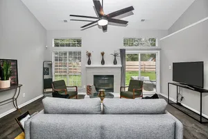 Image of Fun and comfy bungalow in QC!