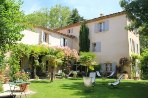 Image of Belle Bastide à la Campagne, Parc et Piscine à 5 Km D'aix