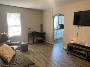 Image of Updated 2BR Home near The Lakes + pet friendly