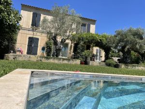 Image of Magnificent stay in the shadow of the Alpilles