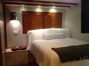 Image of Beautiful Modern European Style in Law Unit Albany Tropical Yard Jacuzzi Pizza