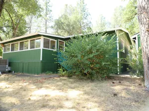 Image of Green Cabin in Midpines